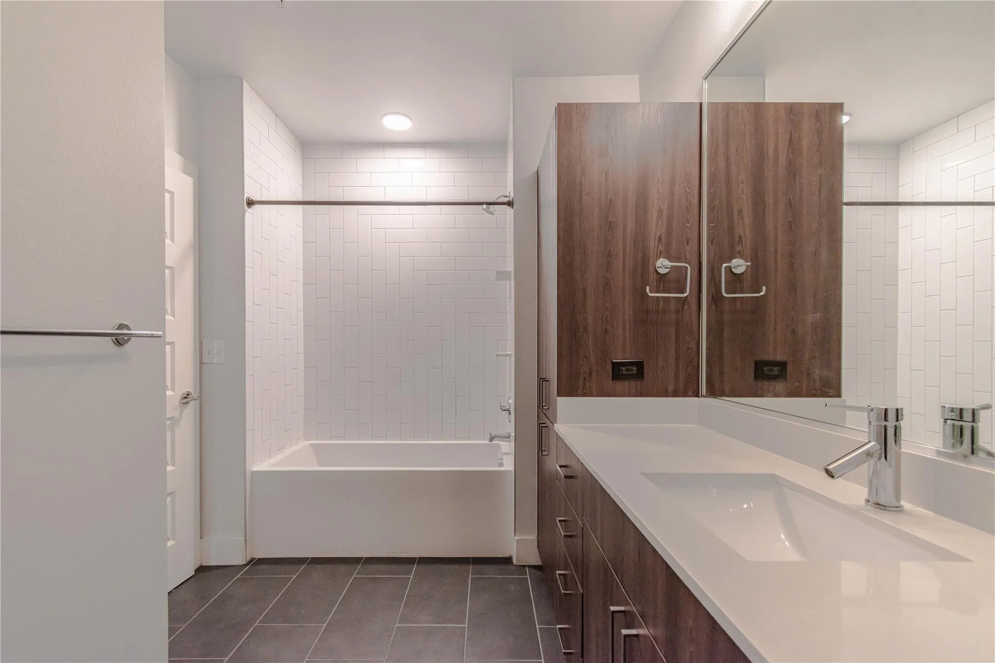 Photo 3 of 2213 POQUITO ST #225