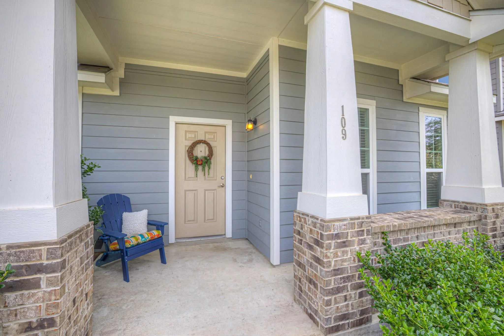 Photo 2 of 109 BOSQUE DR