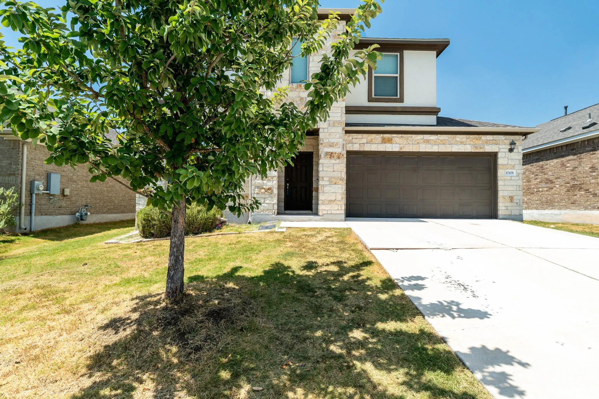 Photo 3 of 17108 LATHROP AVE