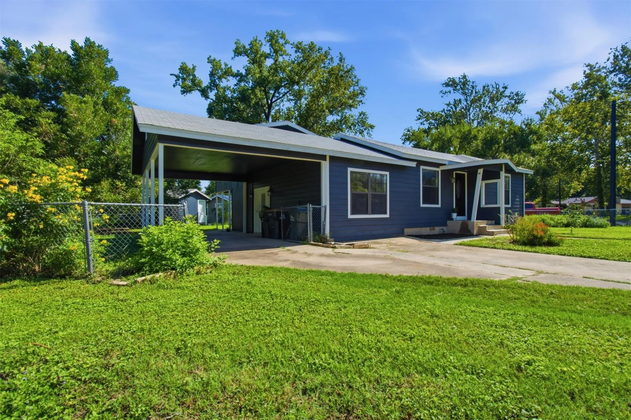 Photo of 901 BARBARA DR, San Marcos, TX, 78666