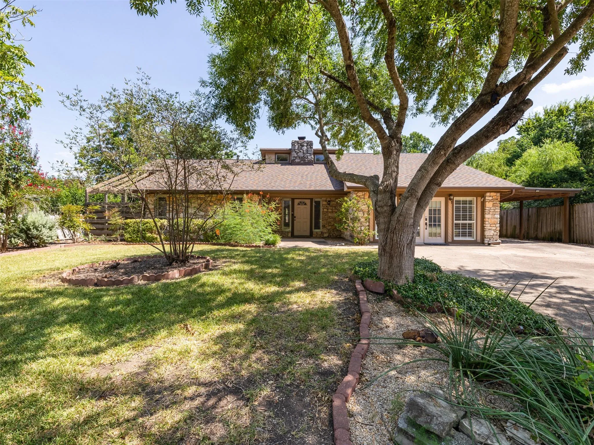 Photo of 2101 KENT ST, Taylor, TX, 76574