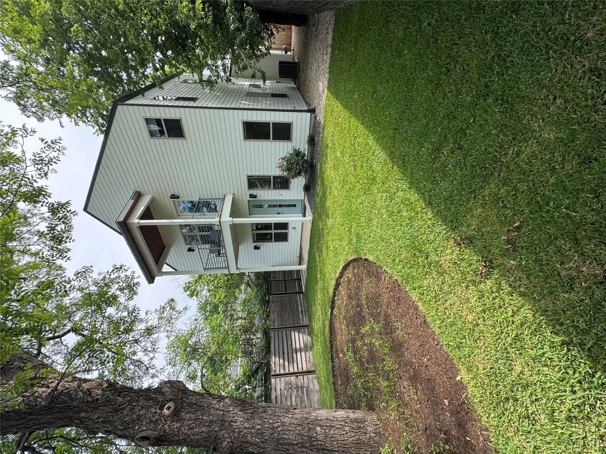 Photo 2 of 2811 GARWOOD ST #A