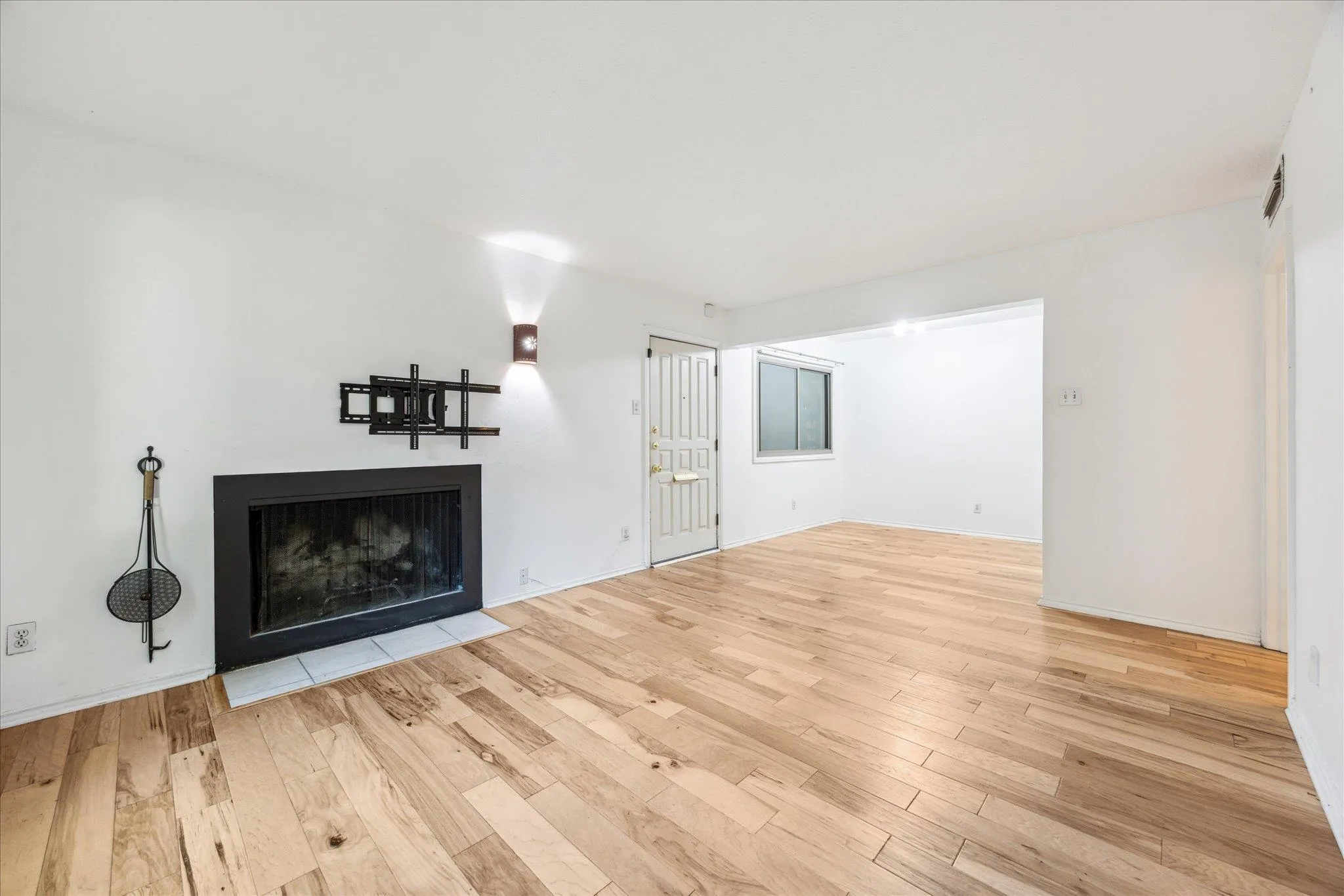 Photo 5 of 505 W 7TH ST #105