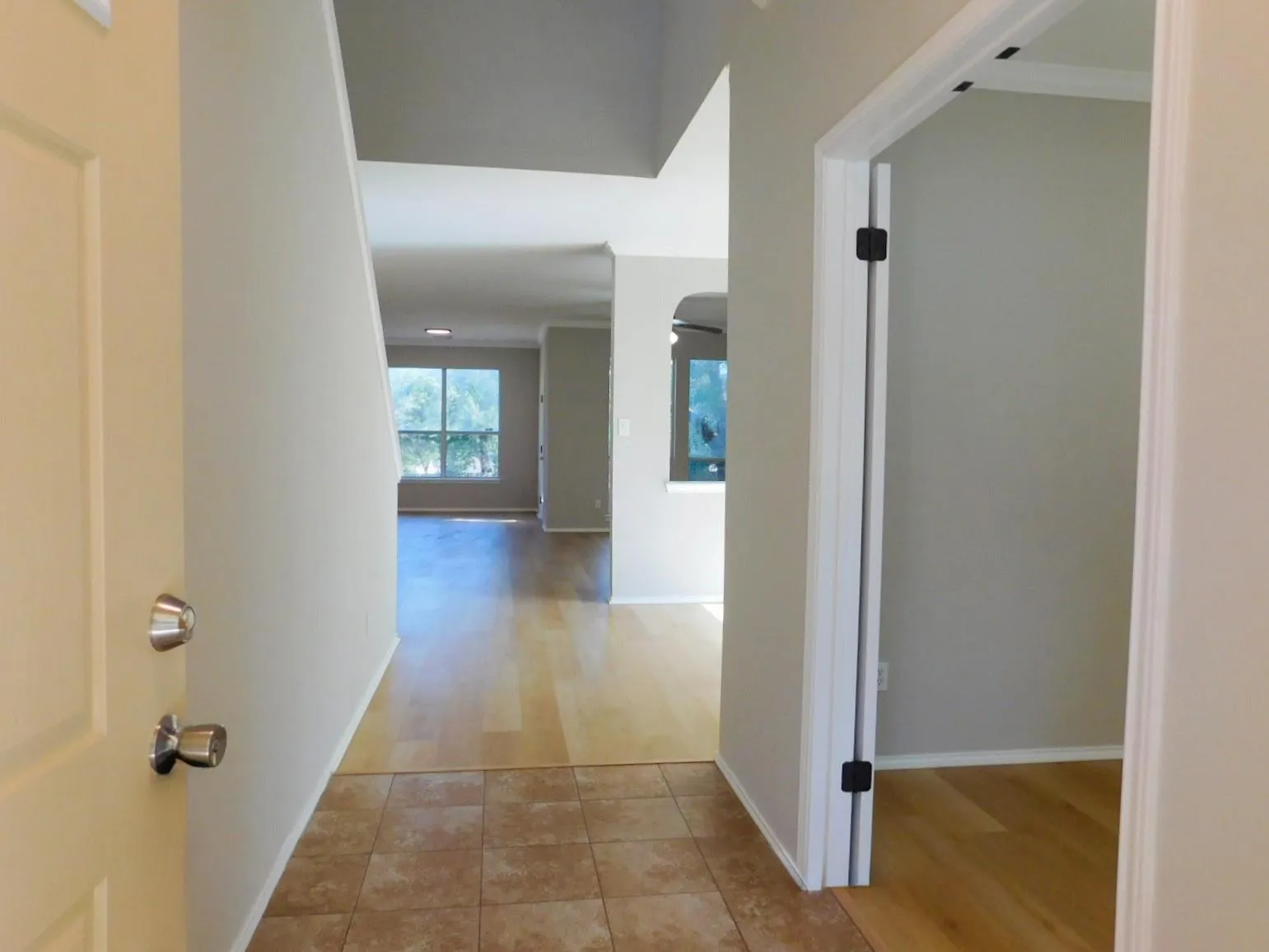 Photo 4 of 1411 ENCINO DR