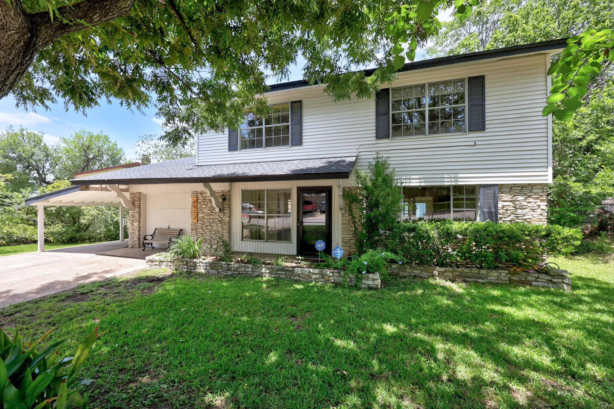 Photo 4 of 6912 LANGSTON DR