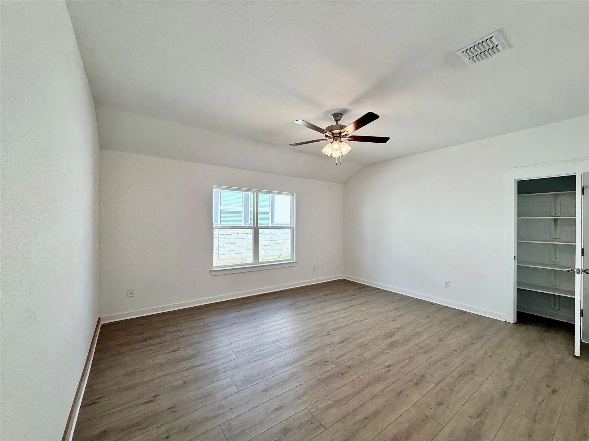 Photo 5 of 20416 GILLBRAND RD