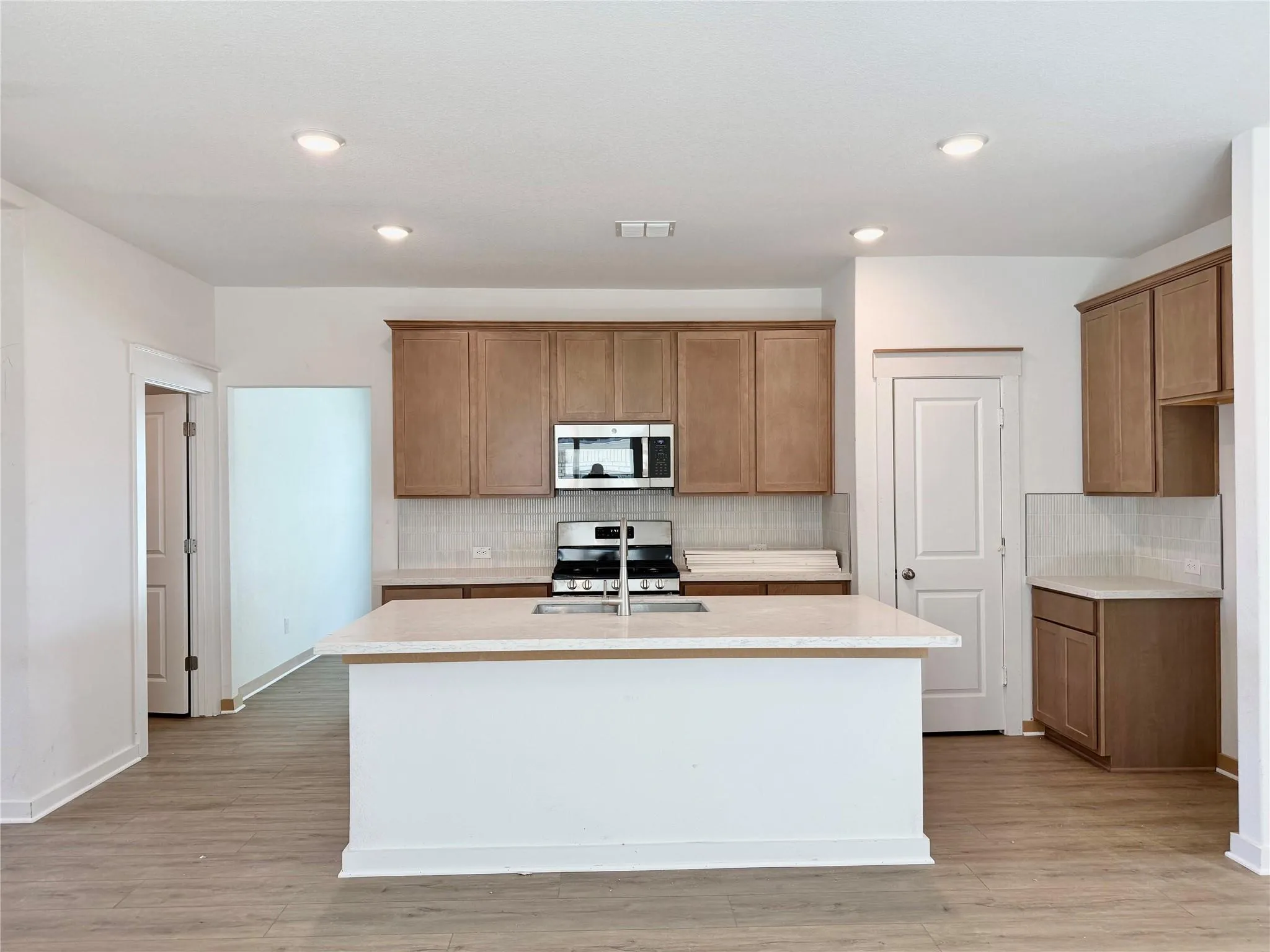 Photo 4 of 20416 GILLBRAND RD