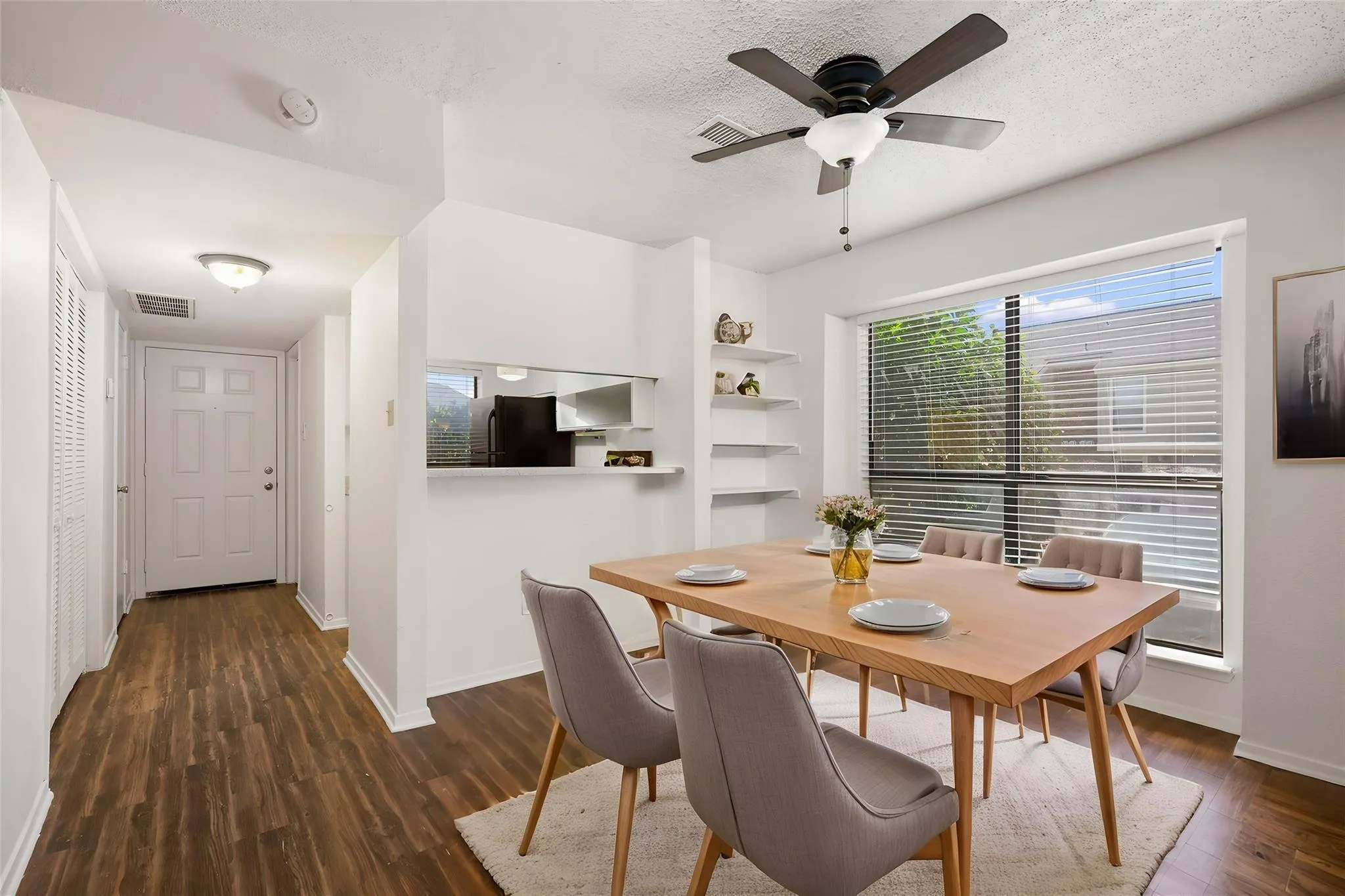 Photo 3 of 2018 W RUNDBERG LN #10A
