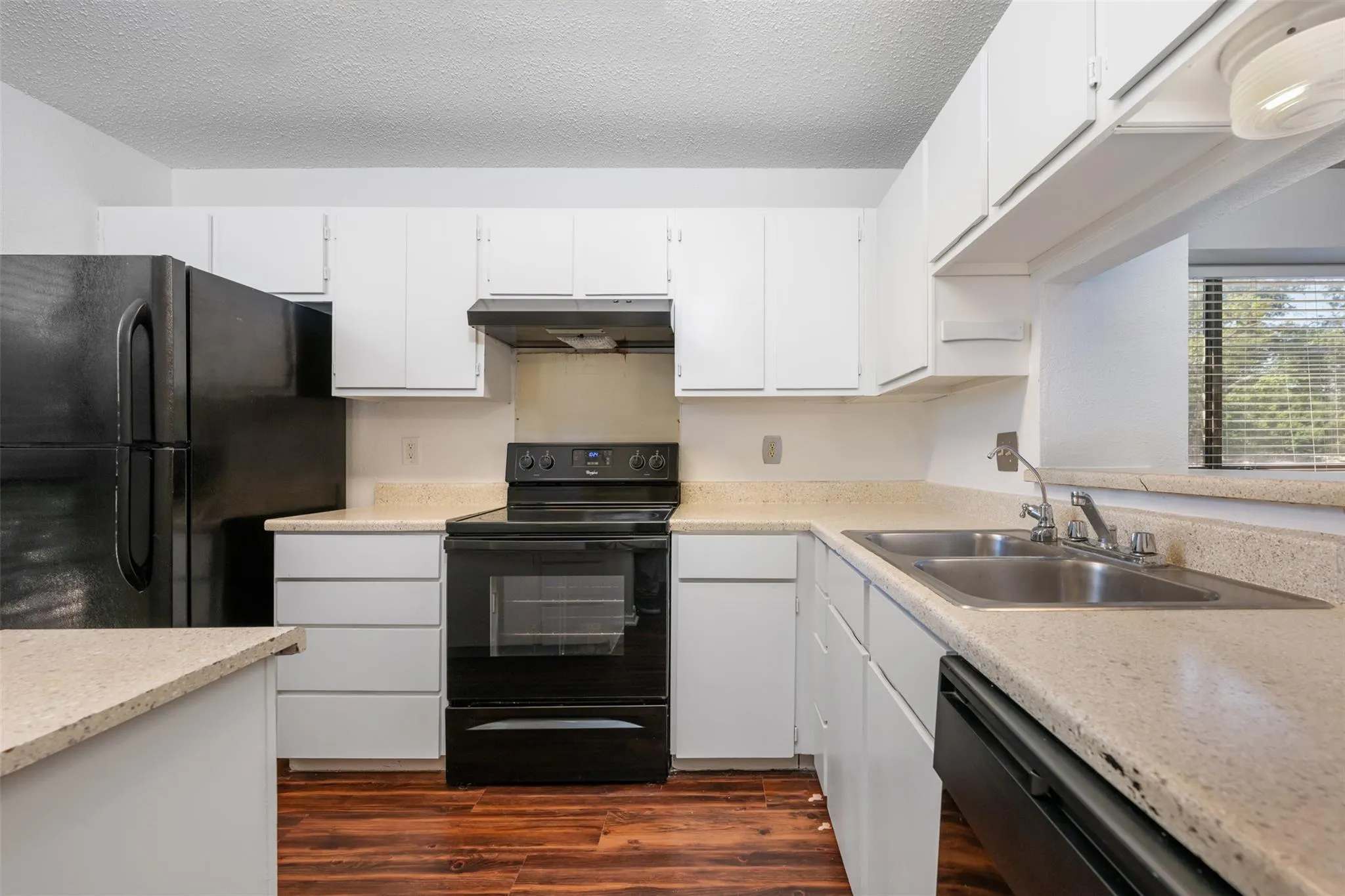Photo 4 of 2018 W RUNDBERG LN #10A