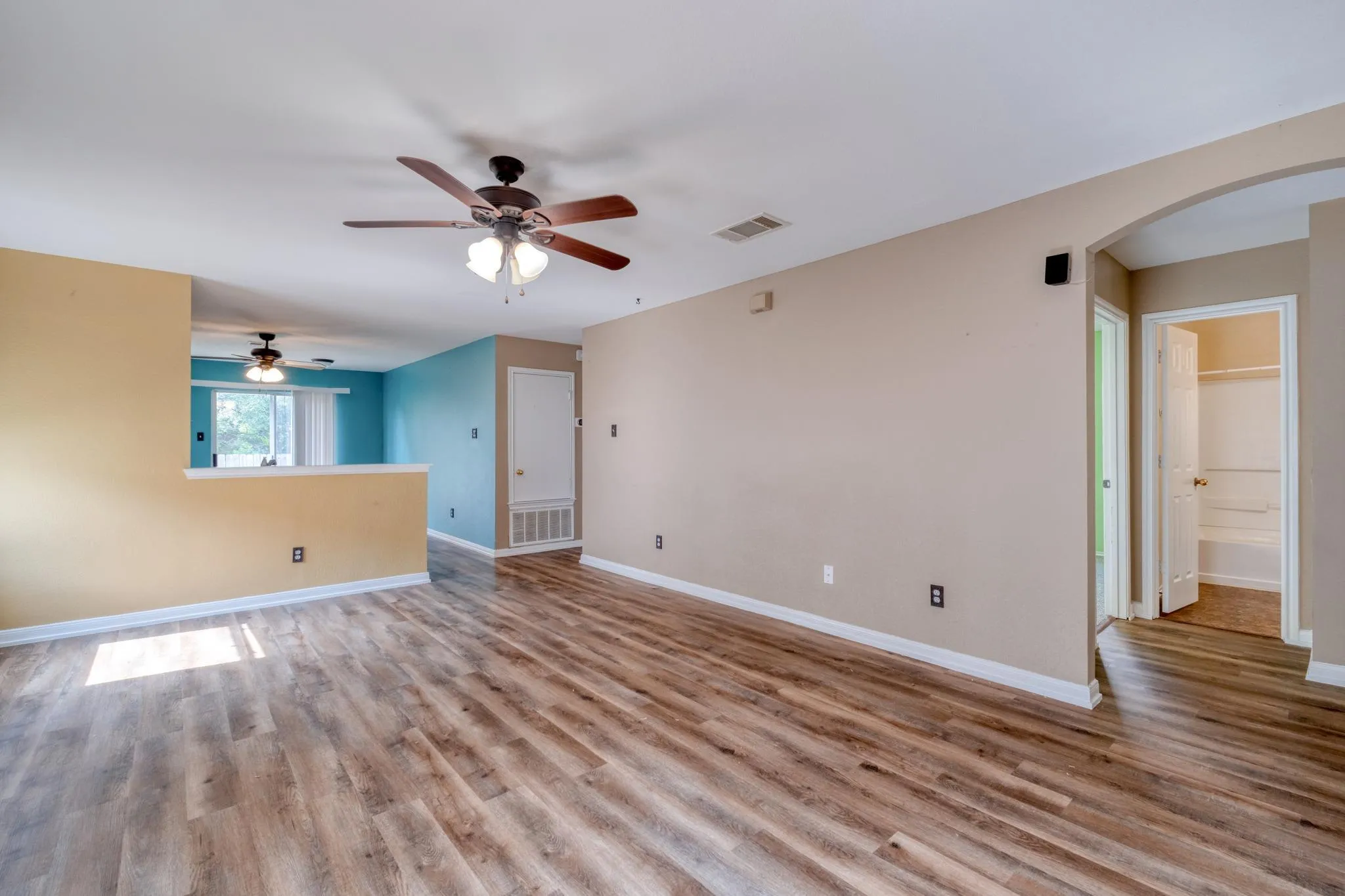Photo 5 of 17813 HONEY LOCUST LN