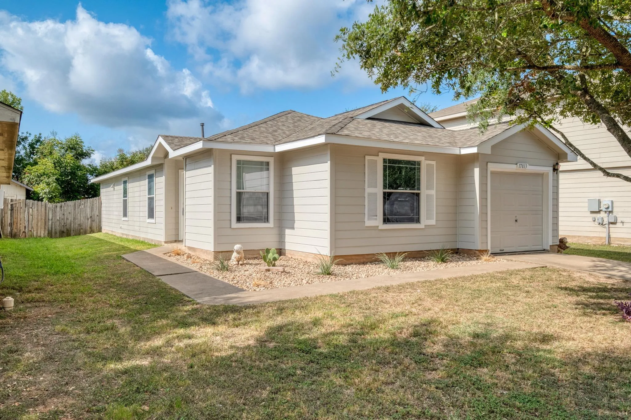 Photo of 17813 HONEY LOCUST LN, Elgin, TX, 78621