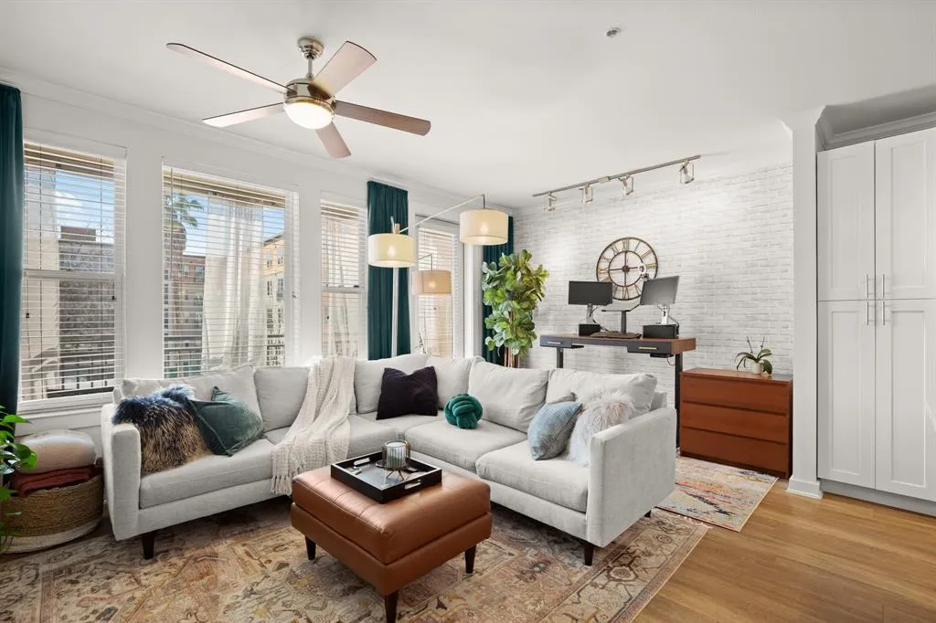 Photo 2 of 1900 BARTON SPRINGS RD #3038