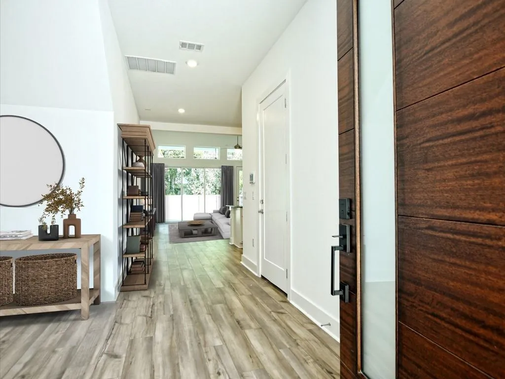Photo 3 of 402 ZENNIA ST