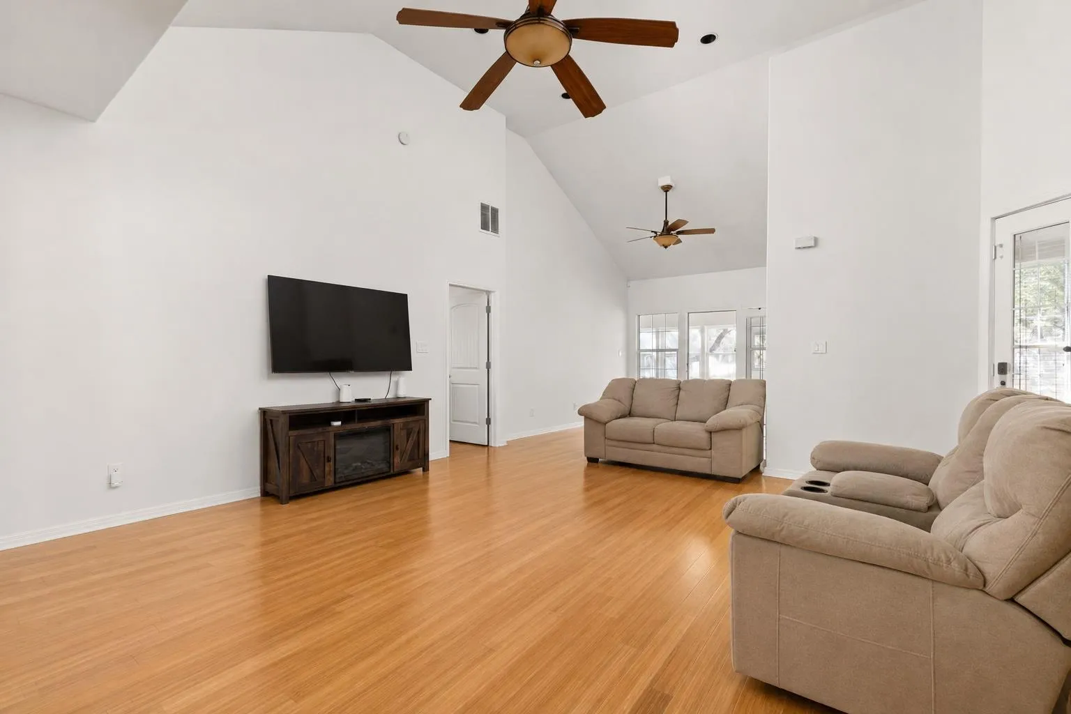 Photo 5 of 204 DEER CREEK CIR