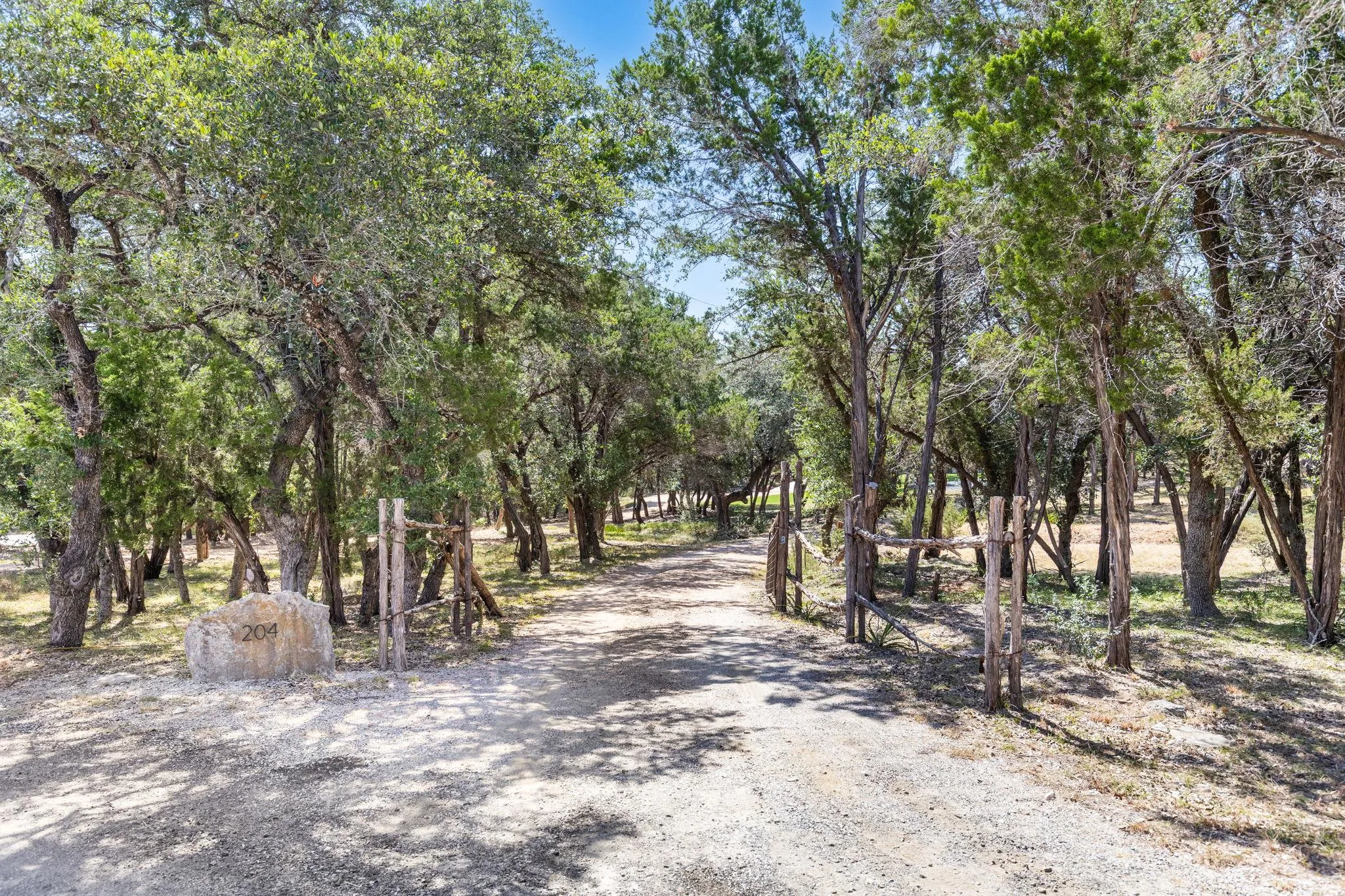 Photo 2 of 204 DEER CREEK CIR