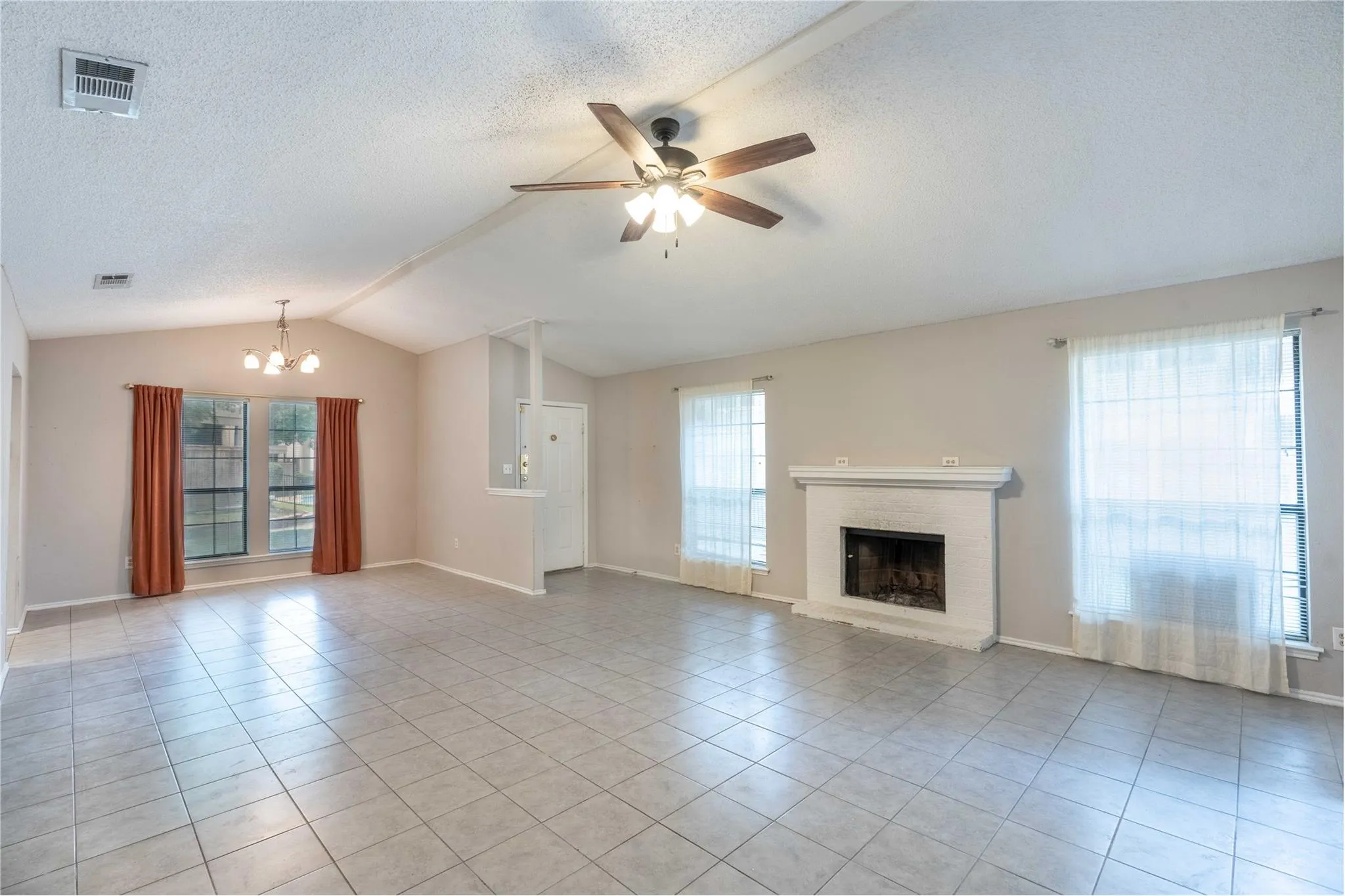 Photo 3 of 1202 THORPE LN #315