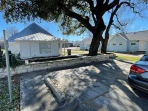 Photo 5 of 4926 CESAR CHAVEZ ST