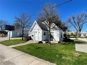 Photo 2 of 4926 CESAR CHAVEZ ST