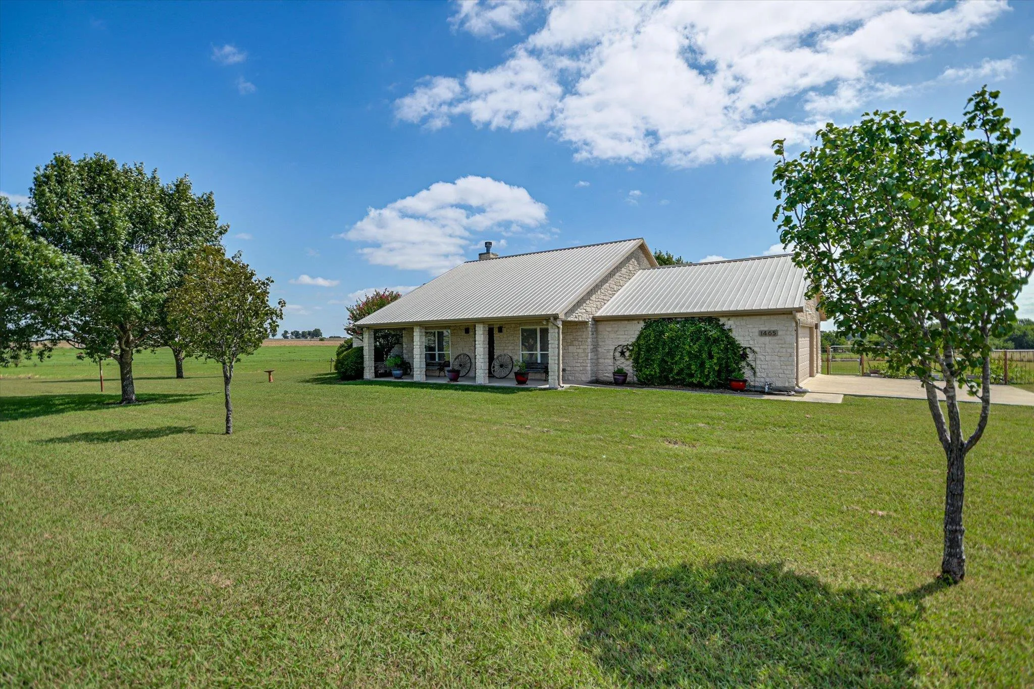 Photo 2 of 1465 COUNTY ROAD 436 NONE