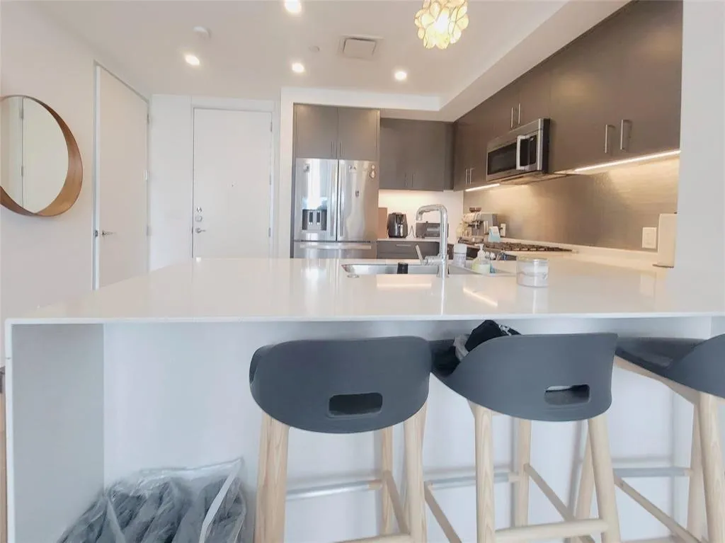 Photo 4 of 301 WEST AVE #1203