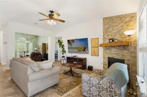 Photo 4 of 293 DONATELLO ST