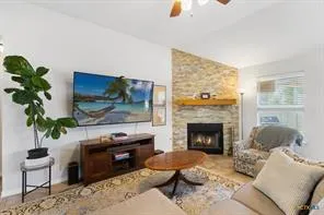 Photo 5 of 293 DONATELLO ST