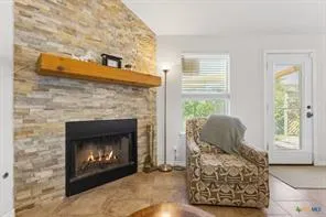 Photo 3 of 293 DONATELLO ST