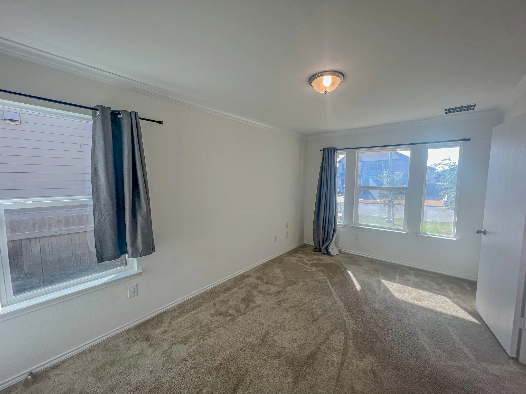 Photo 5 of 625 BAILEY PARK DR