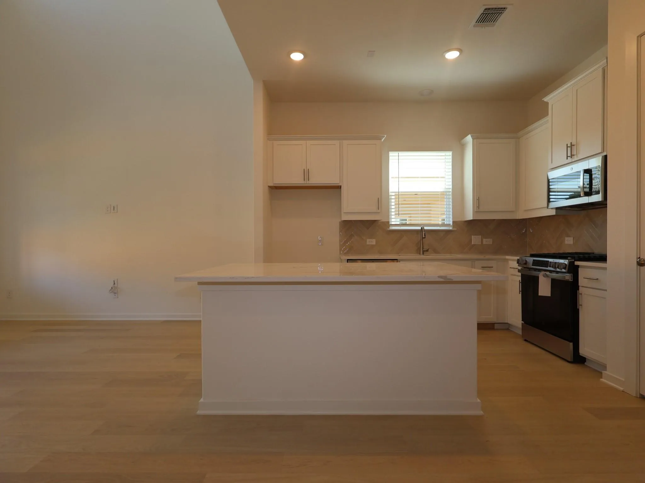 Photo 5 of 232 BISHOP WOOD RD