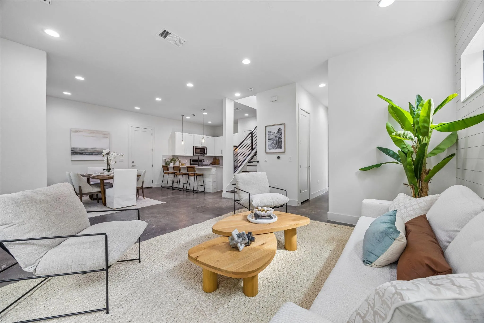 Photo 3 of 1118 ALGARITA AVE #2