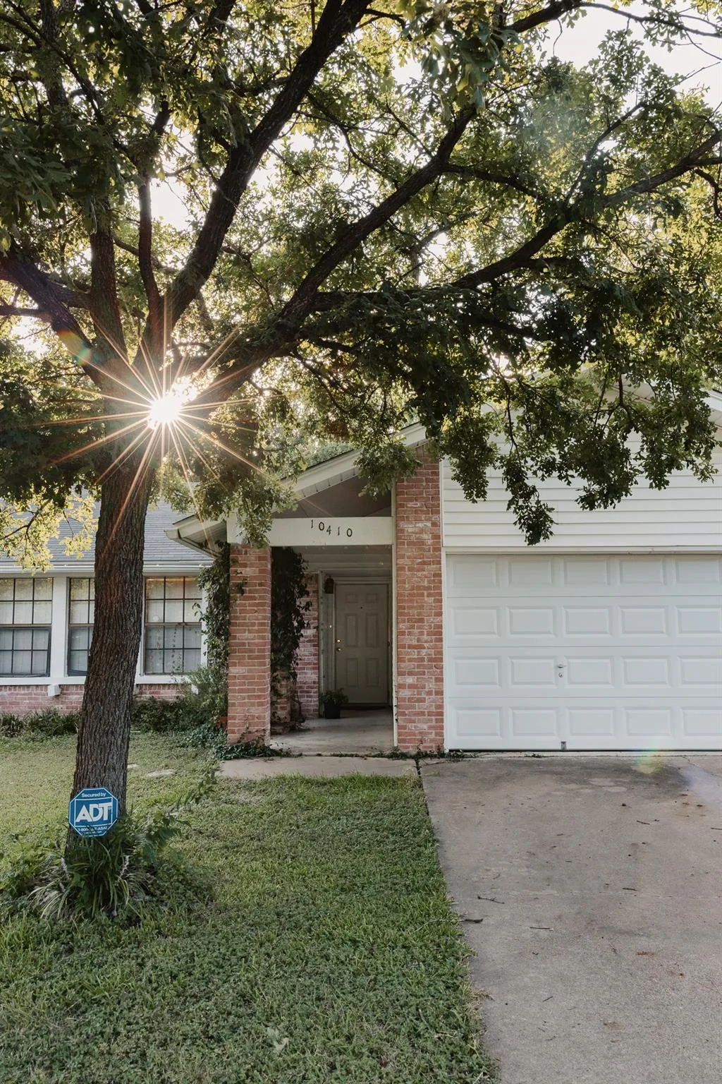 Photo 3 of 10410 LEANING WILLOW DR