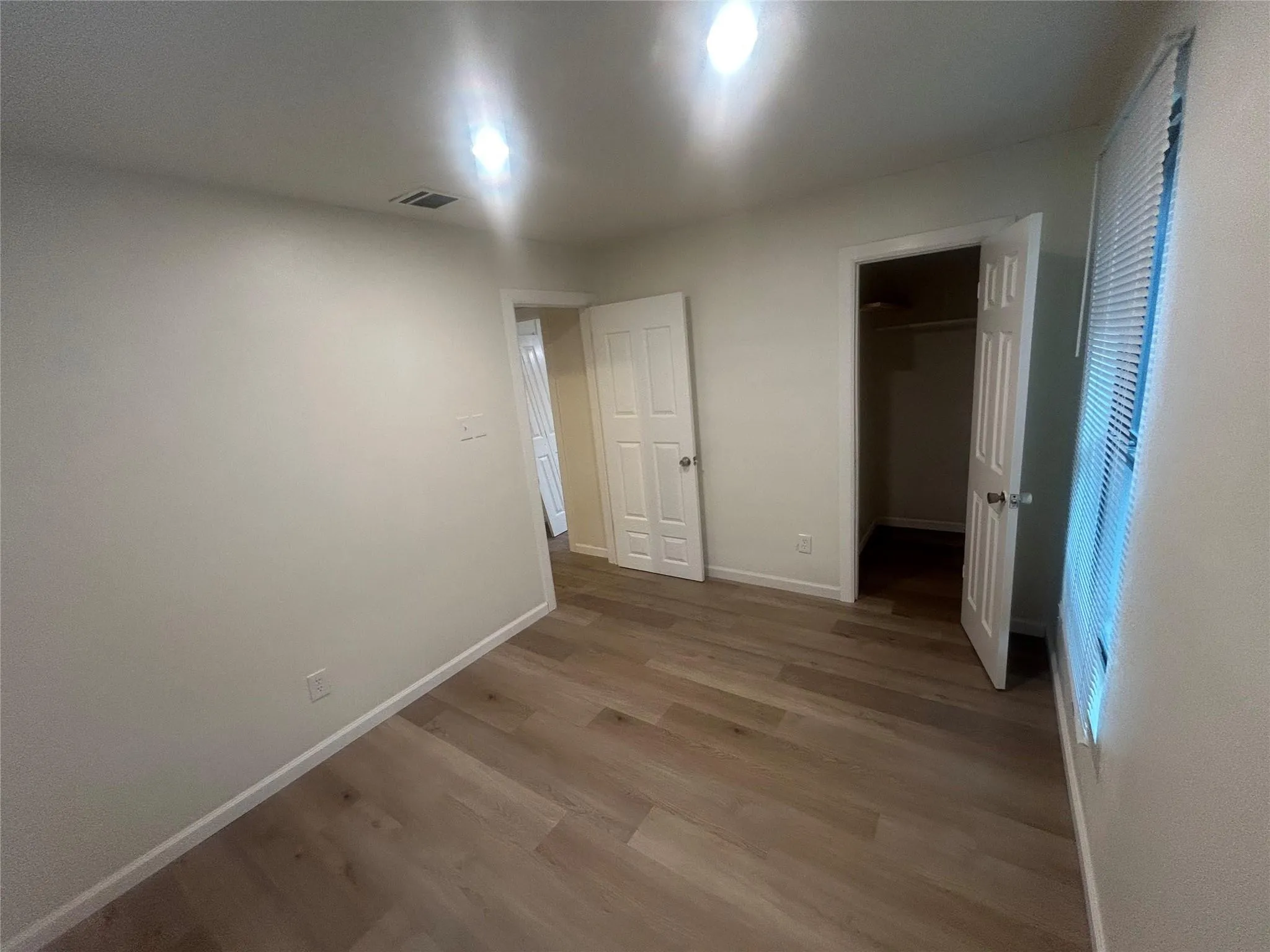 Photo 5 of 1909 HEATHWOOD CIR