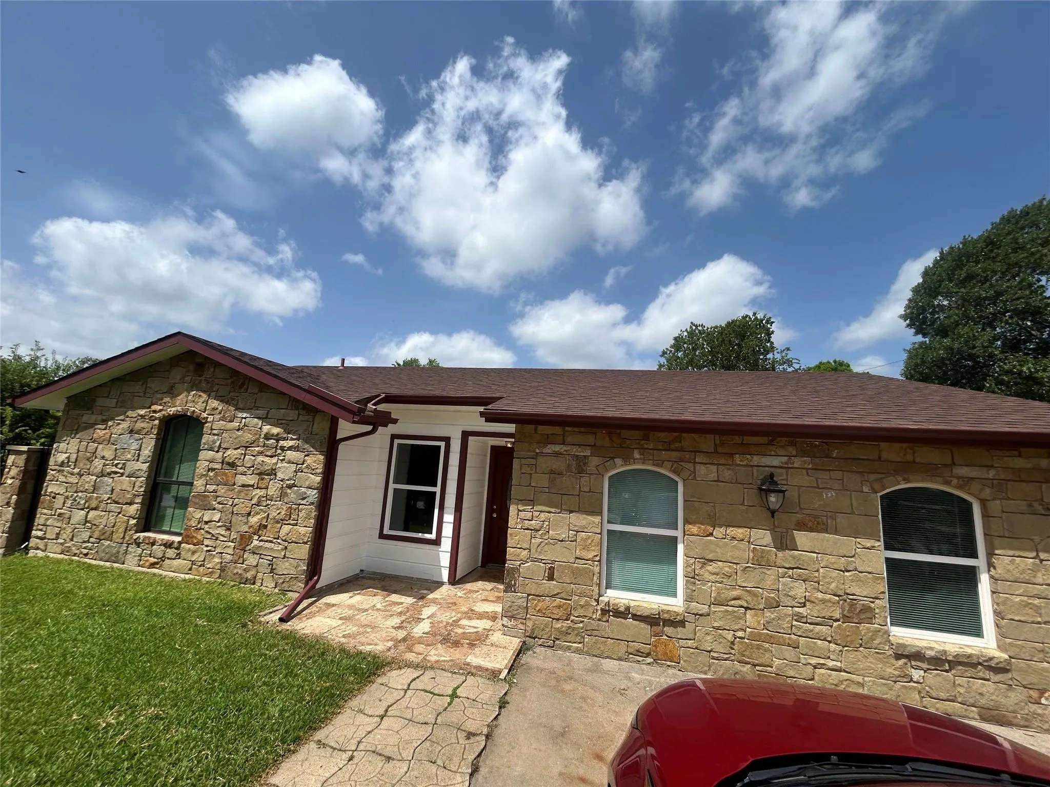 Photo 4 of 1909 HEATHWOOD CIR