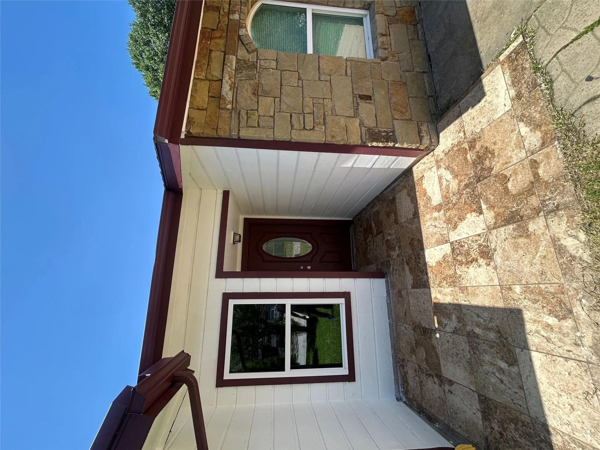 Photo 2 of 1909 HEATHWOOD CIR
