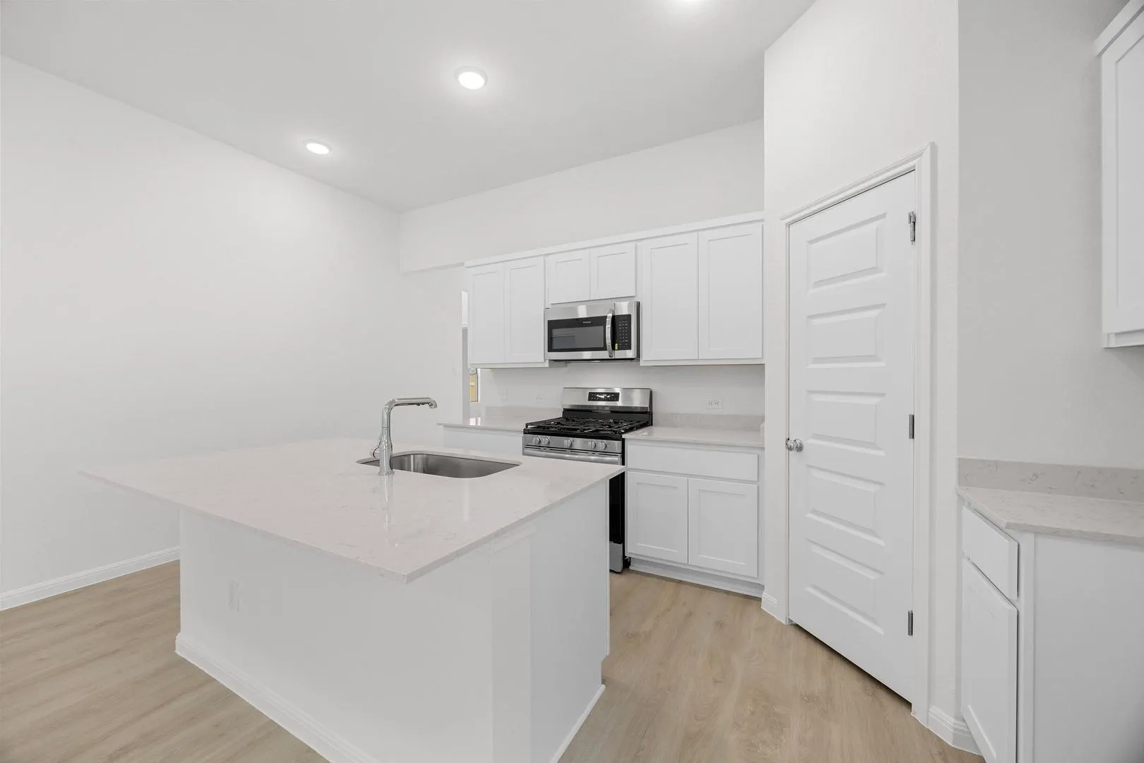 Photo 4 of 171 HORNET ST