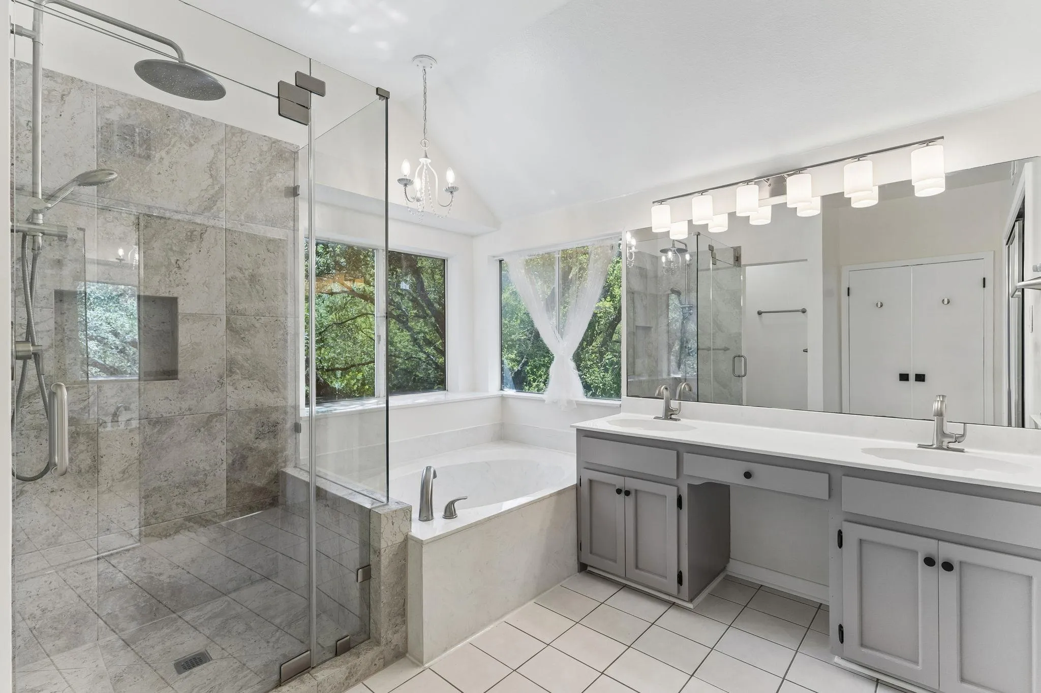 Photo 5 of 3609 LATIMER DR