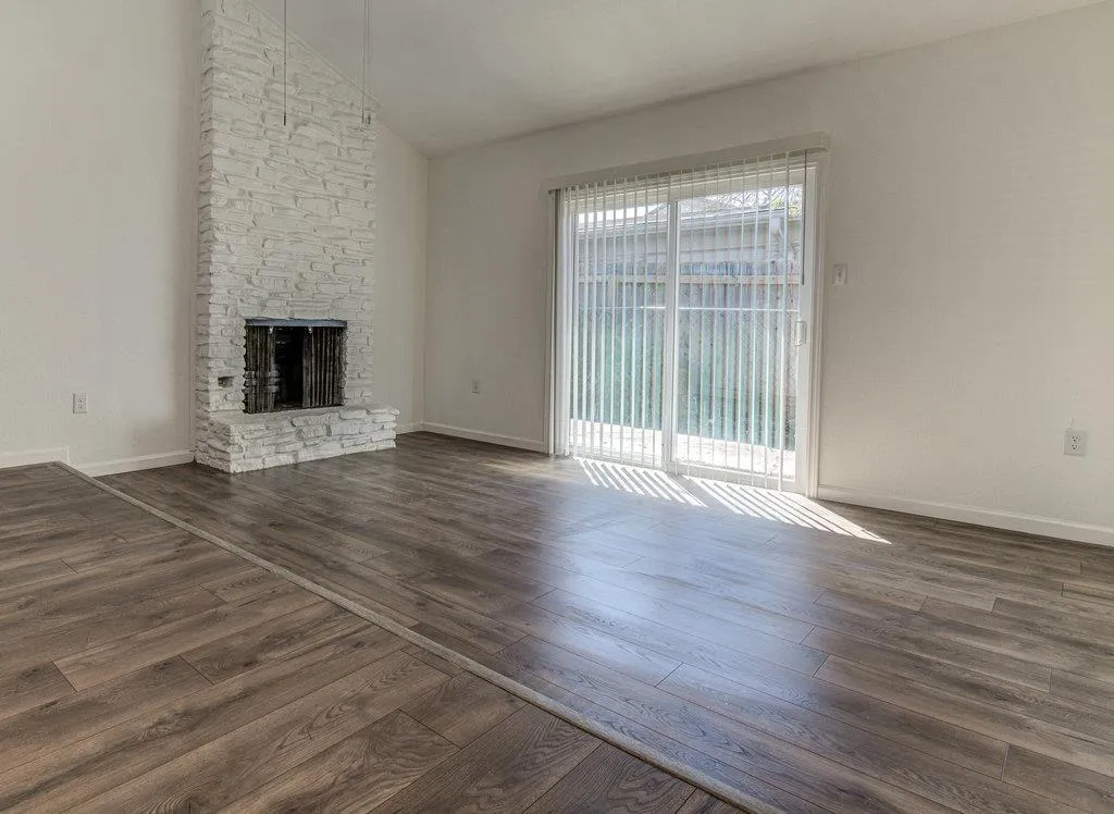 Photo 4 of 5706 GLOUCESTER LN #A