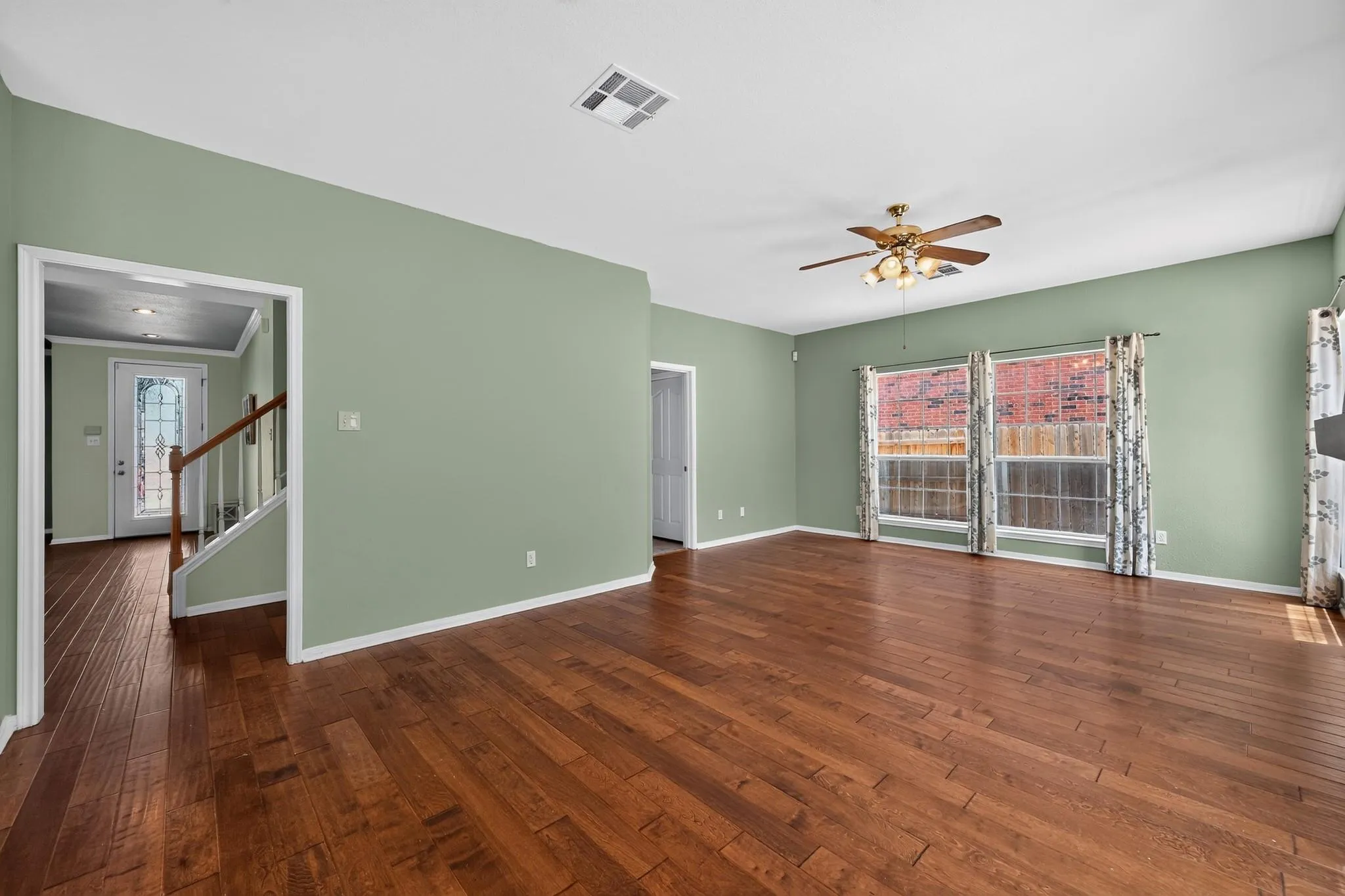 Photo 5 of 1123 OAKLANDS DR