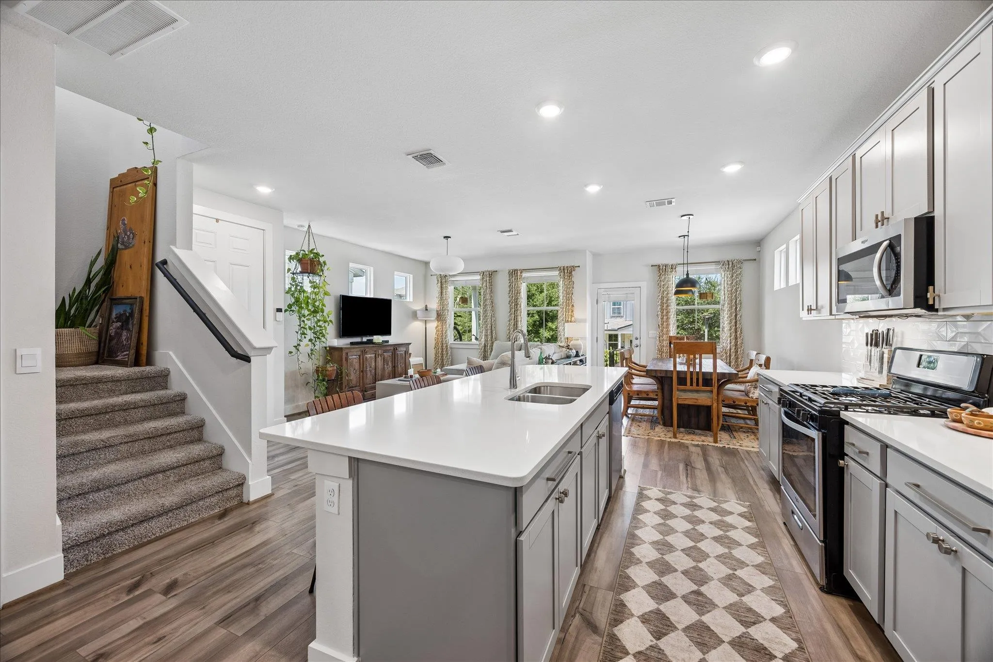 Photo 4 of 7406 TRAVERTINE SPRING DR