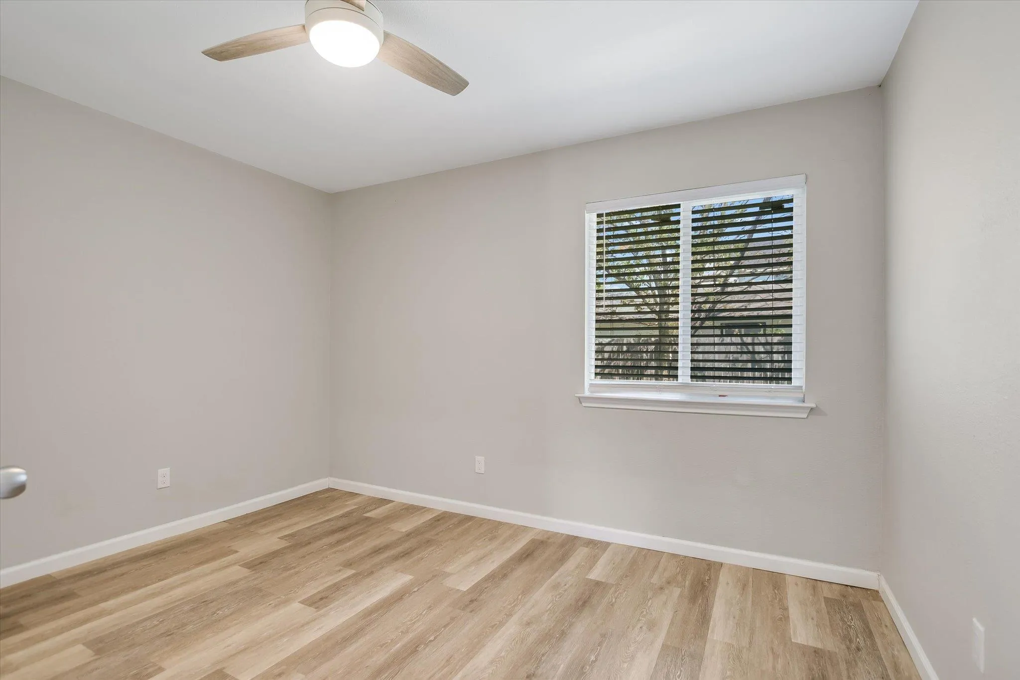 Photo 5 of 6026 BLUEBELL CIR