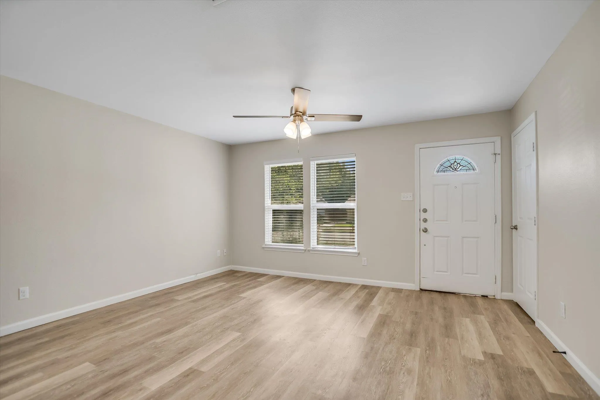 Photo 3 of 6026 BLUEBELL CIR