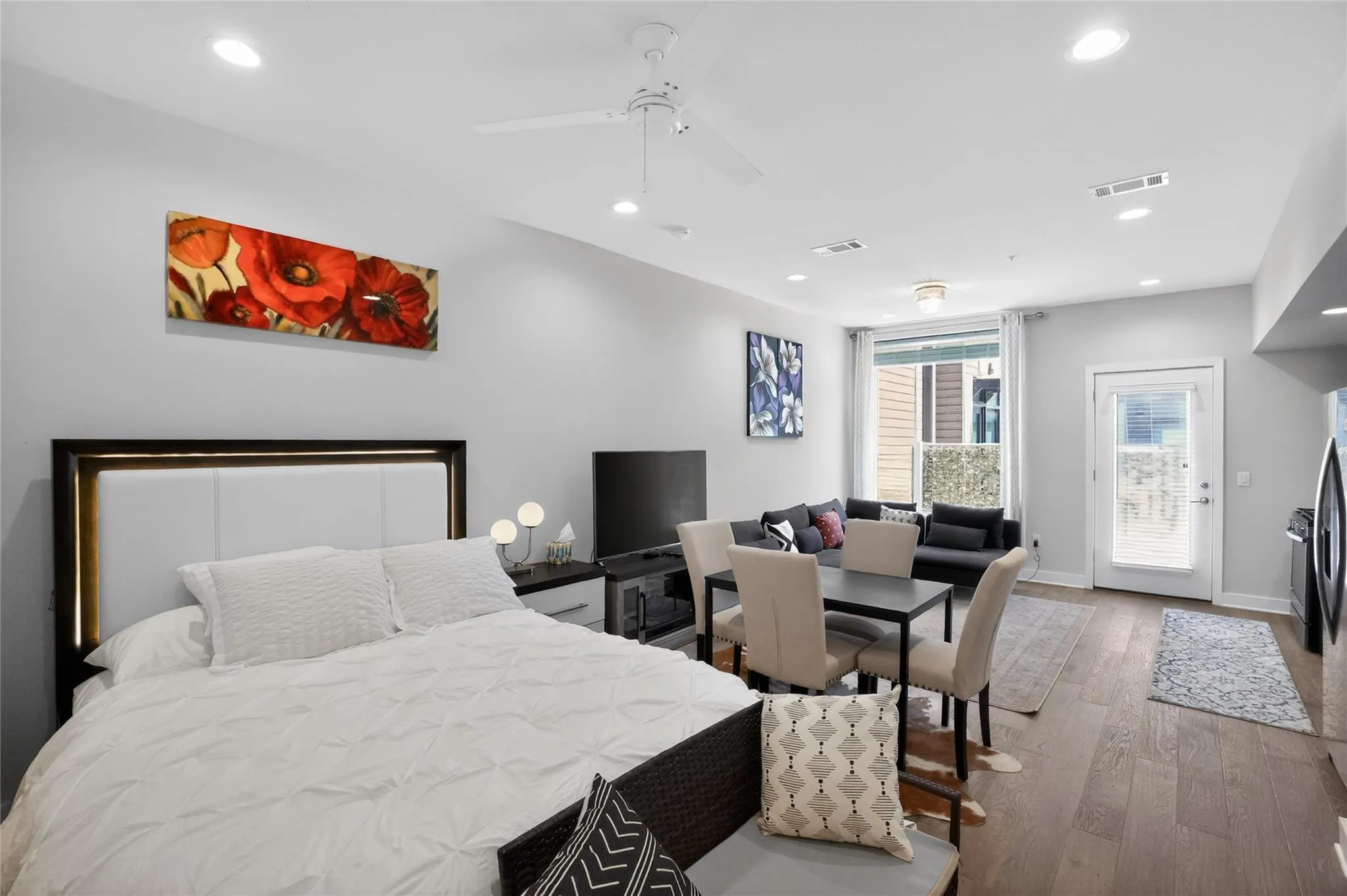 Photo 5 of 1800 E 4TH ST #202