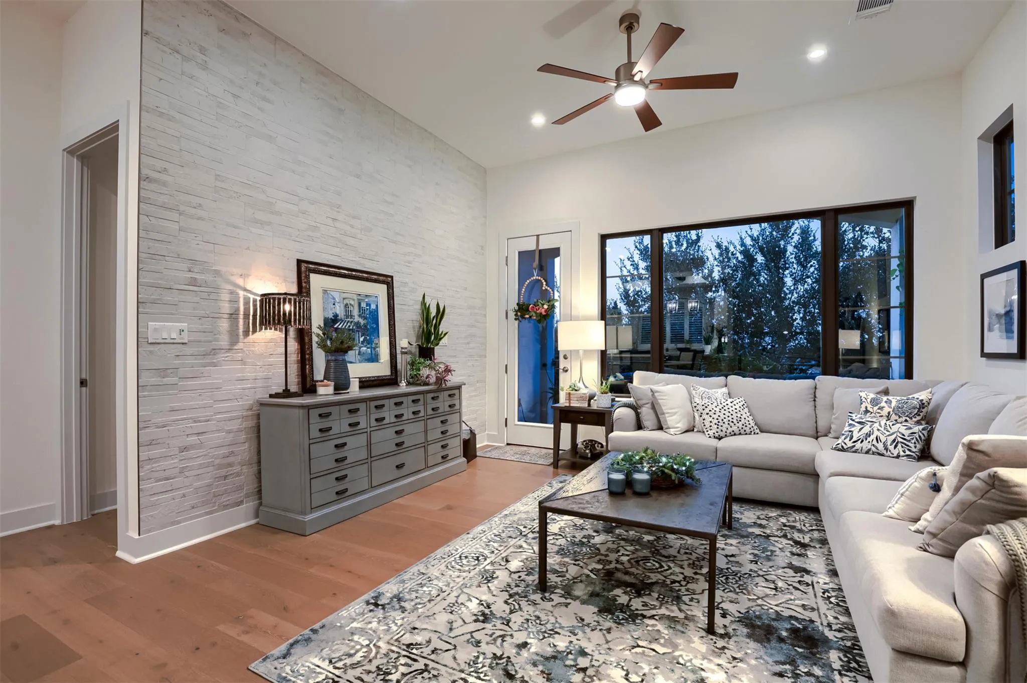 Photo 4 of 215 HONEY CREEK CT