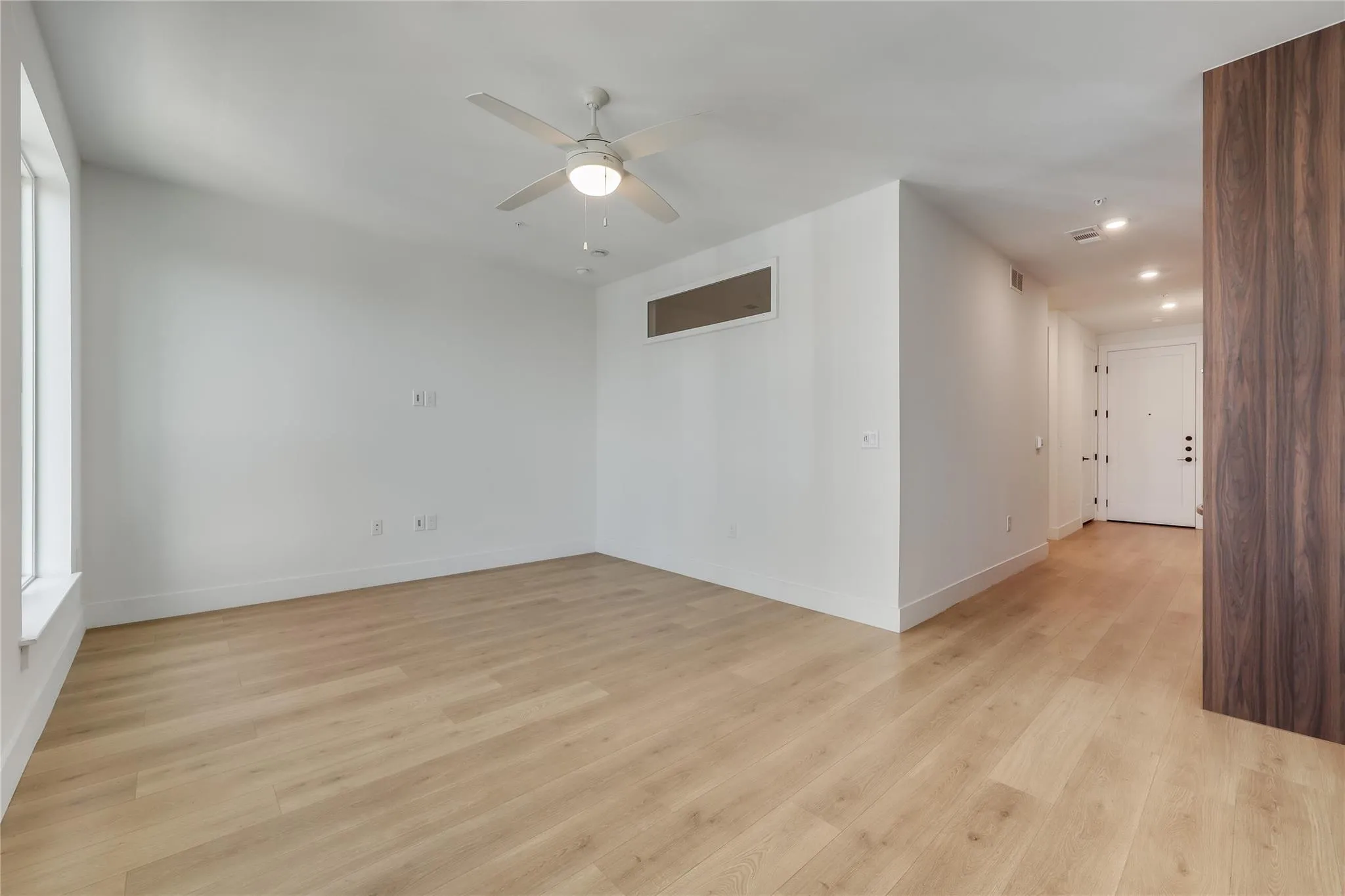 Photo 5 of 1701 SIMOND AVE #516