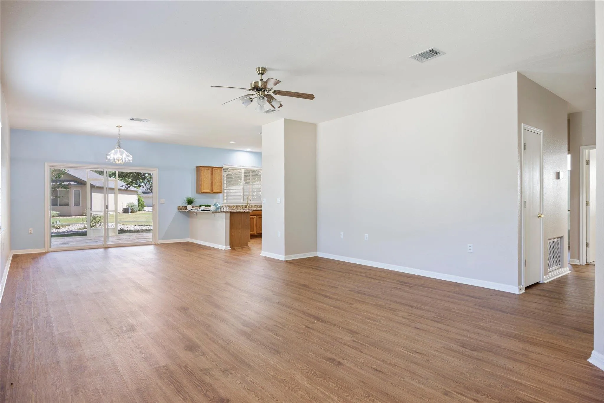 Photo 5 of 206 MONTLEY TRL
