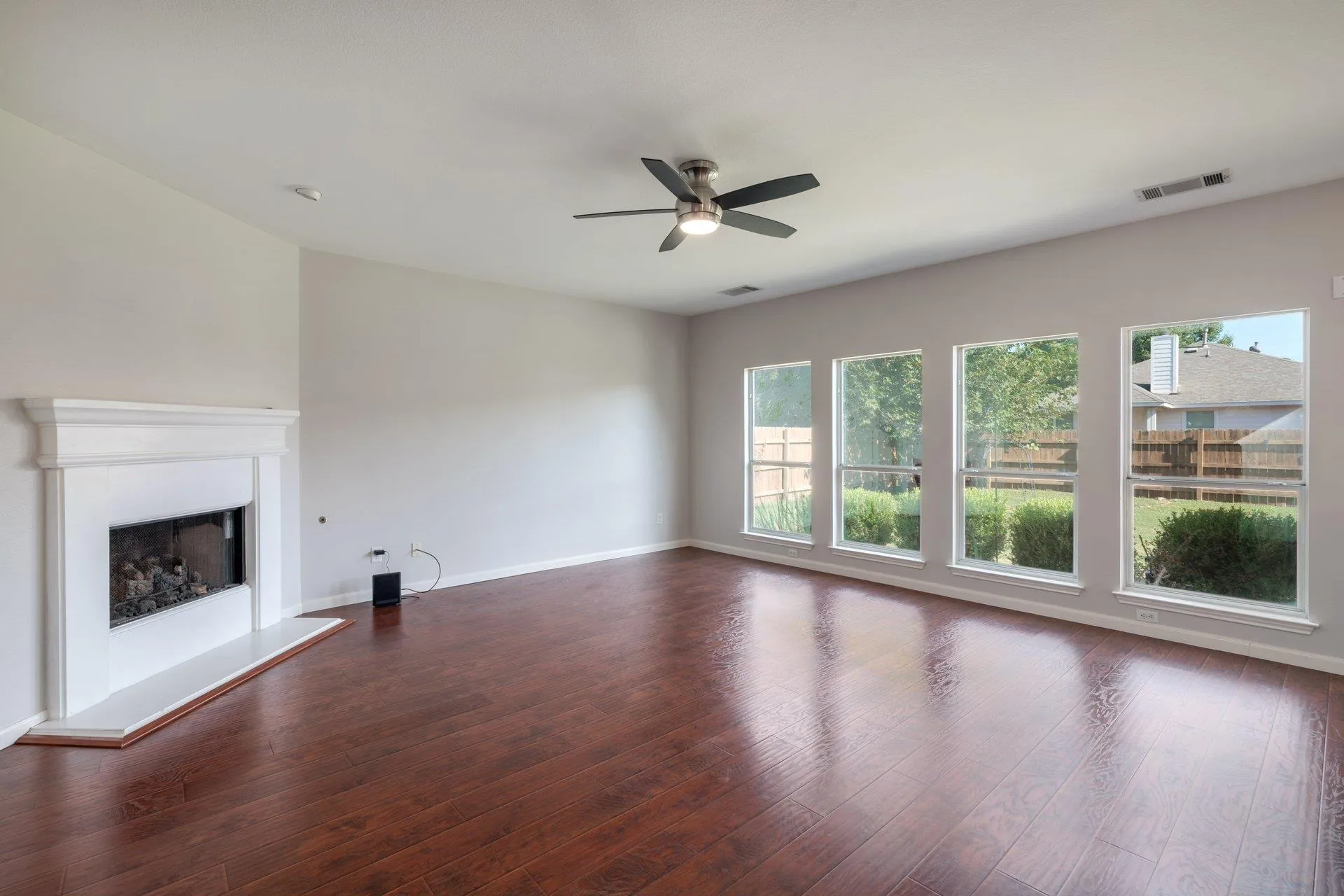 Photo 4 of 20516 FARM POND LN
