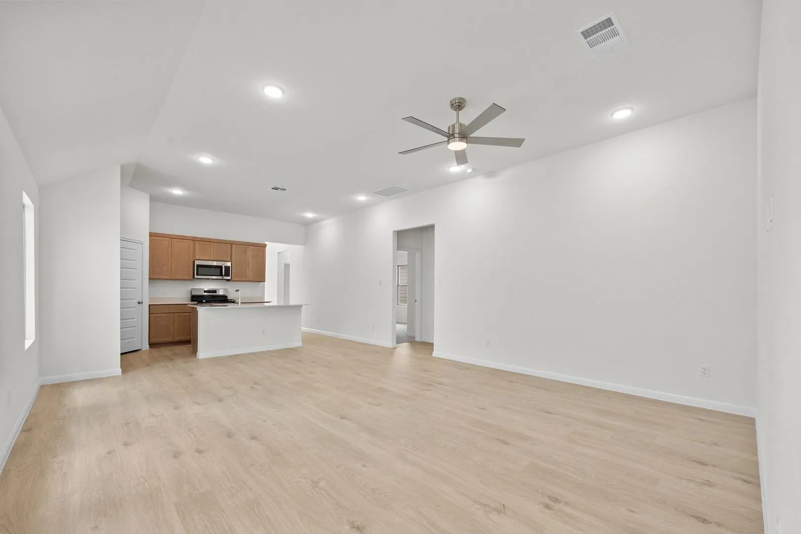 Photo 4 of 211 HORNET ST