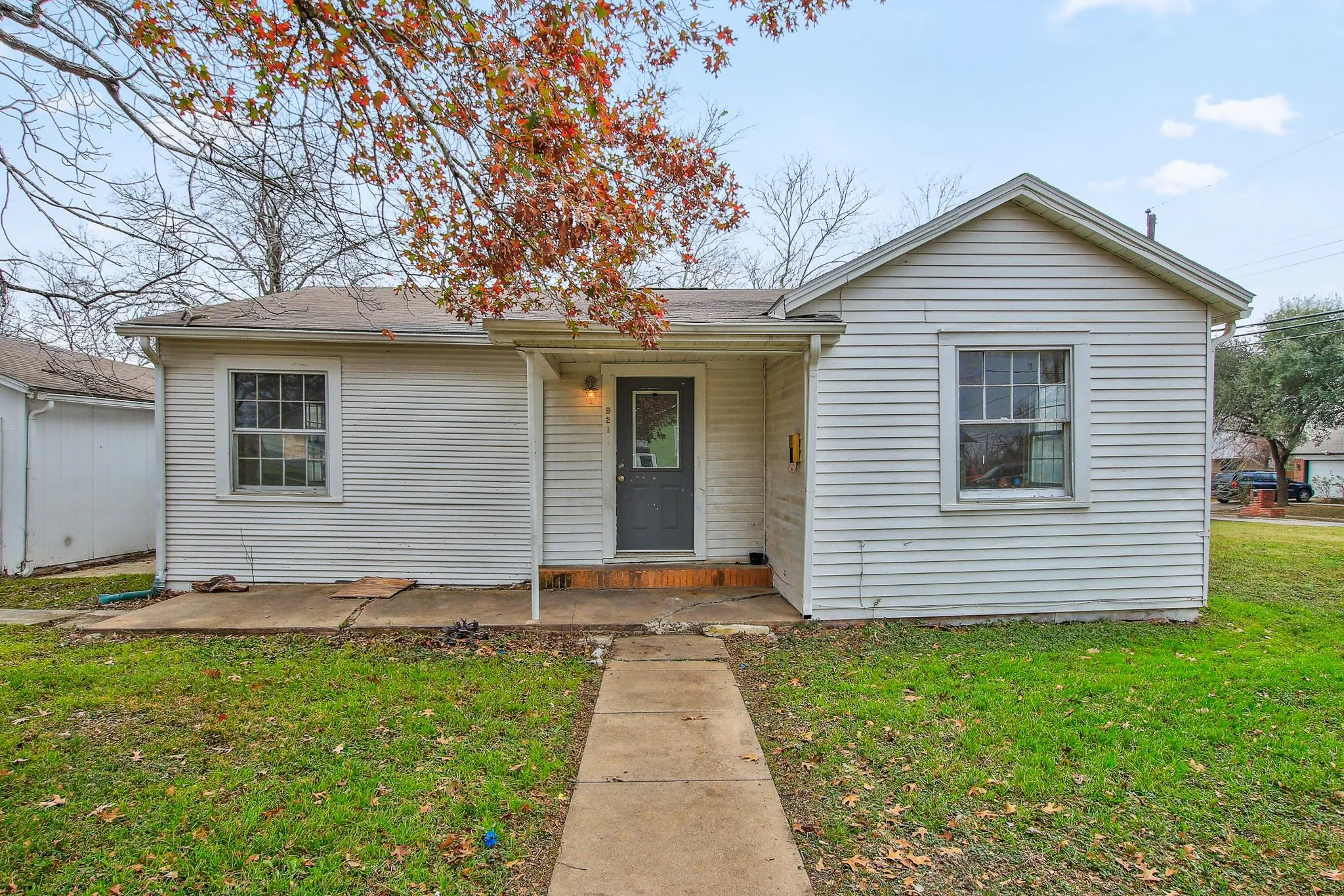 Photo of 921 W 5TH ST, Taylor, TX, 76574