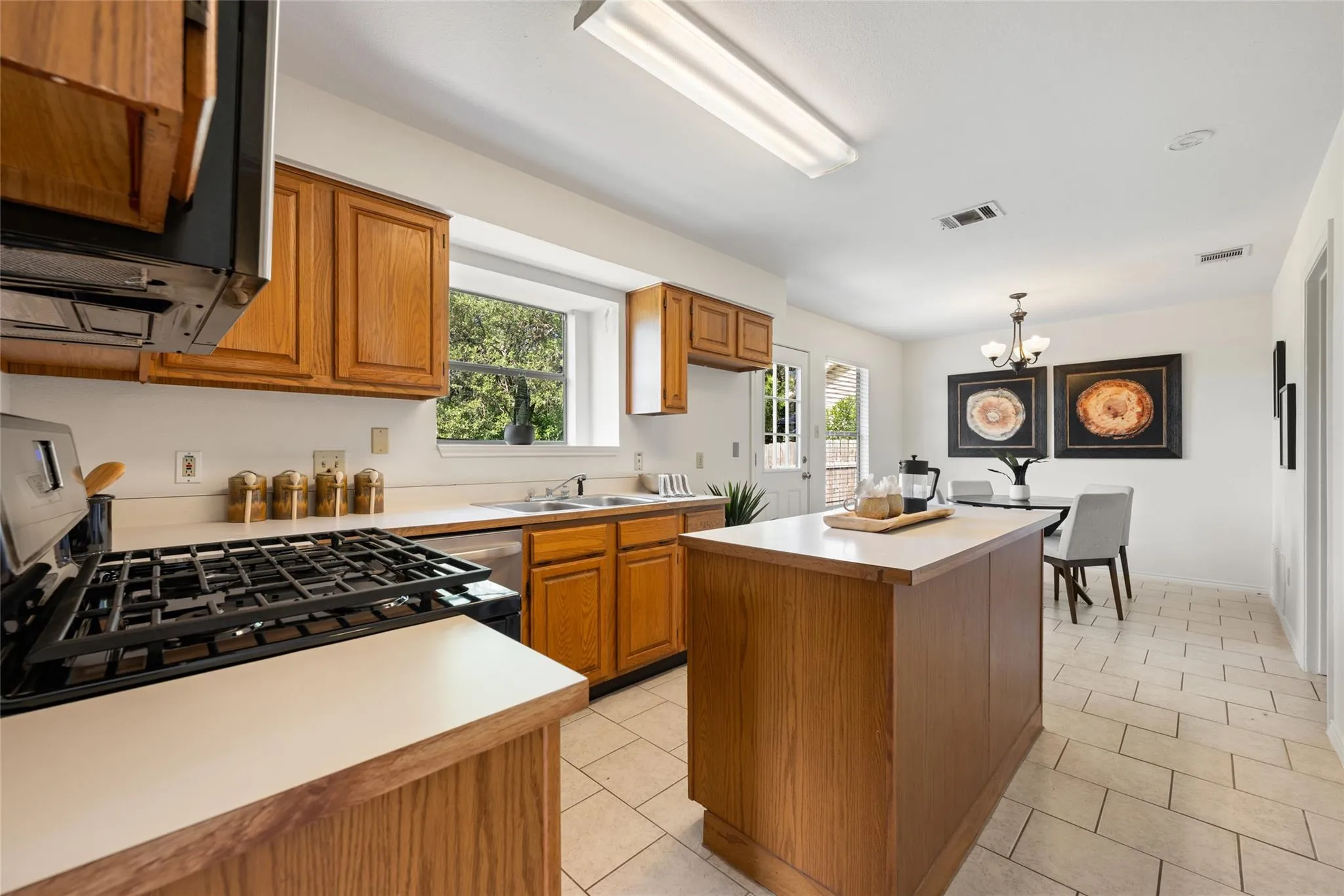 Photo 4 of 8407 RED WILLOW DR