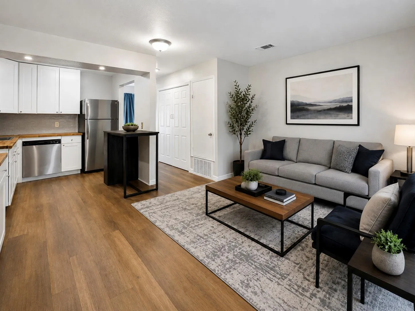 Photo 3 of 1221 W HOPKINS ST #2